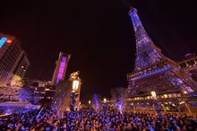 圖片說明： 澳門巴黎人的巴黎人花園將帶來精彩的娛樂演出及煙花匯演，是歡度除夕夜的最佳好去處。