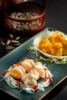 Deep-fried prawns, mashed salted egg yolk; sautéed fresh prawns