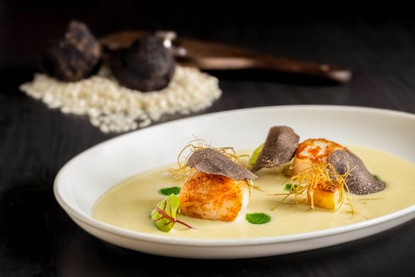 香煎帶子配黑松露菌大蒜薯蓉汁