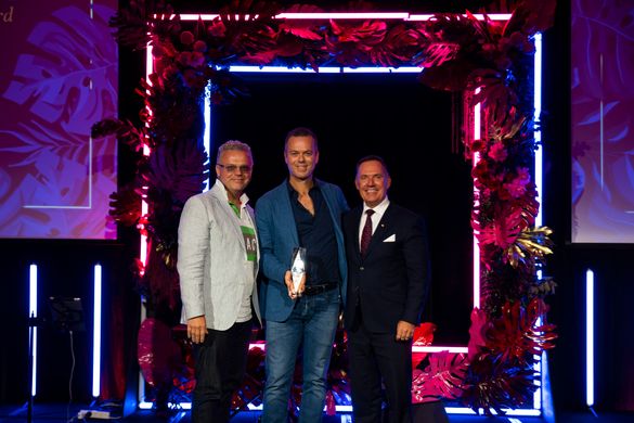 Pictured (L-R): Scott Flynn and Anthony Flynn, Brisbane Airport Hotels Group, with Simon McGrath Chief Operating Officer Accor Pacific Pictured (L-R): Scott Flynn and Anthony Flynn, Brisbane Airport Hotels Group, with Simon McGrath Chief Operating Officer Accor Pacific