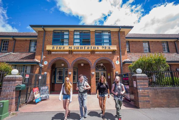 Blue Mountains YHA exterior by day