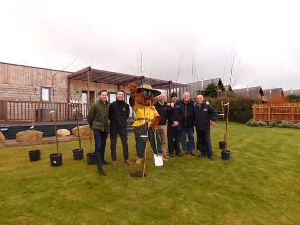 2 - (L-R) Paul Hardingham and Ryan Mason from Landal GreenParks UK joins the team at Landal Gwel an Mor, Cornwall for tree planting 2 - (L-R) Paul Hardingham and Ryan Mason from Landal GreenParks UK joins the team at Landal Gwel an Mor, Cornwall for tree planting