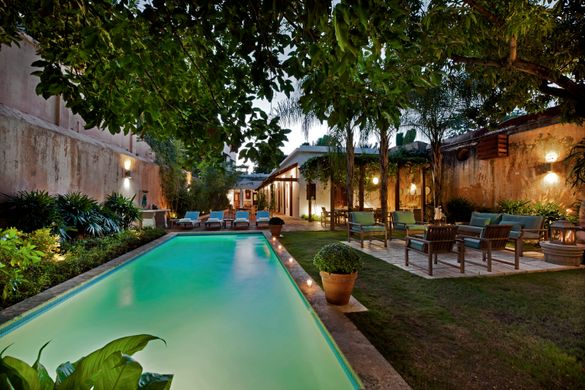 The romantic courtyard and pool at Casa de los Mapas