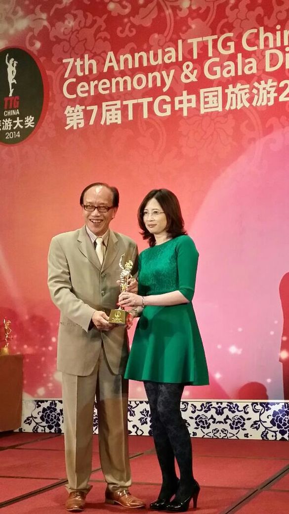 Accolade received by Director of Sales and Marketing, The Mira Hong Kong, Ms. Eva Kwan, at the 2014 TTG China Travel Awards Cere