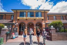 Blue Mountains YHA exterior by day