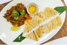 Kukulhu riha curry with huni roshi flatbread at The Residence Maldives.