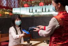 澳門金沙度假區所提供的無接觸式服務，減少人員接觸，提供更安全、更快捷的多種電子支付方式。