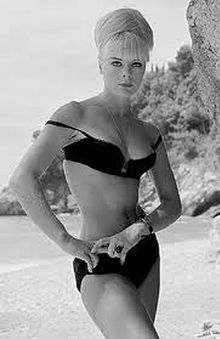 Actress Elke Somer poses in first bikini worn in Spain  