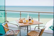 Outdoor living space - Seashells Mandurah apartment