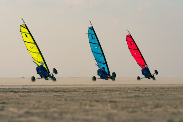 Mit bis zu über 100 km/h geht es über den weiten Borkumer Strand