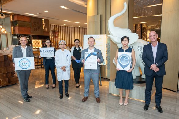 From left: Mr. Gilles Cretallaz - Accor, Vice President Operations, Luxury Brands, Upper Southeast & Northeast Asia and the Maldives | Ms. Natcha Witthayapalothai – Novotel Bangkok Sukhumvit 20, Duty Manager | Ms. Nuanprang Simma – EHC, Food Safety Audito From left: Mr. Gilles Cretallaz - Accor, Vice President Operations, Luxury Brands, Upper Southeast & Northeast Asia and the Maldives | Ms. Natcha Witthayapalothai – Novotel Bangkok Sukhumvit 20, Duty Manager | Ms. Nuanprang Simma – EHC, Food Safety Audito