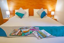 OYO Eastbank Hotel Deluxe Double
