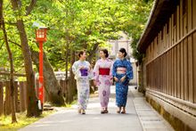 Kinosaki Onsen- Visitors in Yukata 