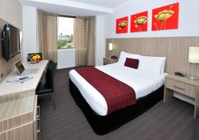Superior Queen room at Metro Hotel Sydney Central