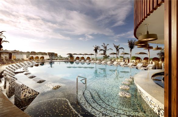 Pool des Hard Rock Hotel Tenerife Pool des Hard Rock Hotel Tenerife