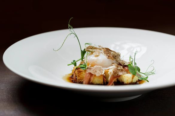 65 ̊C Poached Organic Egg with Bayonne Ham, Brioche and White Truffle 65 ̊C Poached Organic Egg with Bayonne Ham, Brioche and White Truffle