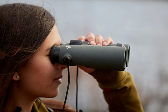 Mya-Rose with SWAROVSKI OPTIK EL 8.5x42 binocular. Photo Credit Oliver Edwards. Copyright Dr MC Birdgirl Ltd.