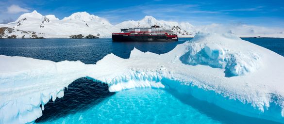 MS-Roald-Amundsen-Antarctica