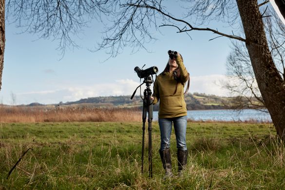 Mya-Rose using the SWAROVSKI OPTIK ATX 25-60x65 Spotting Scope and EL 8.5x42 binocular in Chew Valley Lake. Photo Credit Oliver Edwards. Copyright Dr MC Birdgirl Ltd.