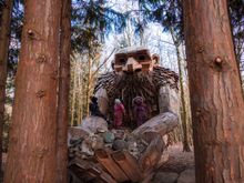 The wooden giant Bjarke Cirkelsten in Kongelunden, Dragør. The sculptures are created out of recycled wood by artist Thomas Dambo. 