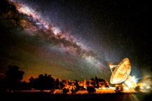 CSIRO Parkes Telescope at night