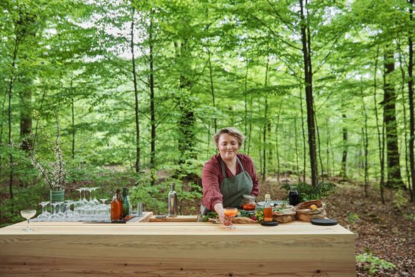 Swedish nature is filled with edible treats such as berries, greens and seaweed and they are of course best enjoyed in the outdoors. Explore the Swedish nature through drinks that you yourself will create with locally sourced ingredients. We call it The D