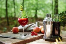Swedish nature is filled with edible treats such as berries, greens and seaweed and they are of course best enjoyed in the outdoors. Explore the Swedish nature through drinks that you yourself will create with locally sourced ingredients. We call it The D