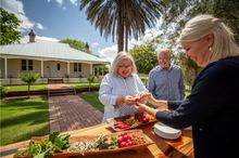 Bush Tucker Tasting at Mandoon, WA