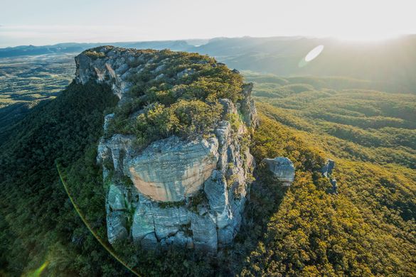 Sun rising over Pantoneys Crown tableland, Capertee Valley in the picturesque Gardens of Stone National Park.