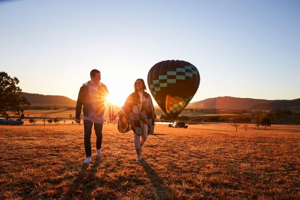 Couple arriving for a sunrise hot air balloon ride in the Hunter Valley.