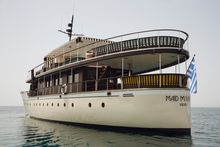 With contemporary furnishings and a sleek design, Maid Marian 2 is a luxurious accommodation choice for an adventure.