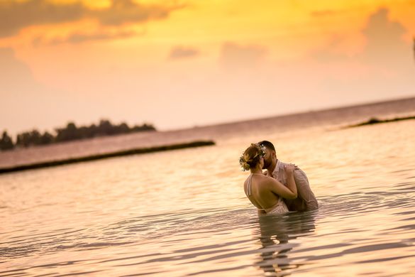 Plan the perfect underwater proposal at Heritance Aarah.