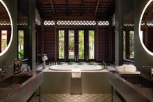 Deluxe Room Bathroom