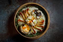 Bamboo Basket Steamed Glutinous Rice with Hairy Crab