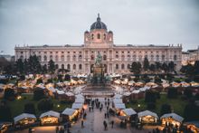 Christmas Market in front of KHM Vienna 