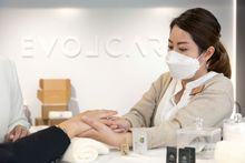 Evolcare hand massage treatment