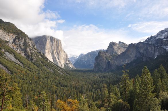 View of Yosemite from Tuolumne's park entrance 