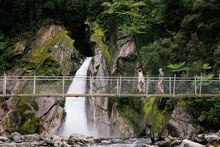 Milford Track_Giants Gate Waterfall_Blanket Bay Walk