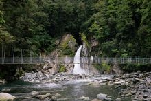 Milford Track_Giants Gate Waterfall_Blanket Bay Walk
