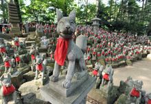 Fox statues, Toyokawa Inari
