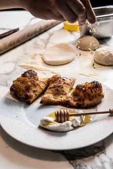 Gowings - Garlic pizzetta