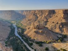 Yemen: View over Wadi Dawan and the town of Haid Al Jazail