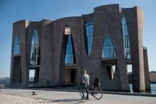 Fjordenhus by Olafur Eliasson. Inside you'll find the gourmet Restaurant Lyst. 