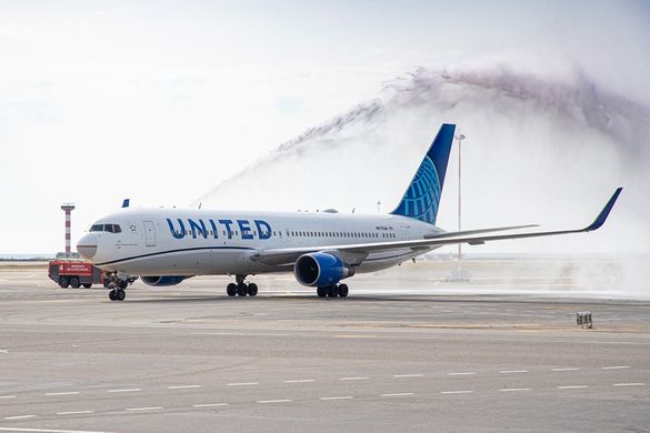 Water Salute à l'arrivée du 1er vol à Nice le 30 avril