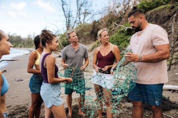 Volunteers malama (care for) Hawaii