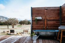 An outdoor shower and vintage English bath is ideal to soak in after a day bushwalking at any of the six surrounding national parks.