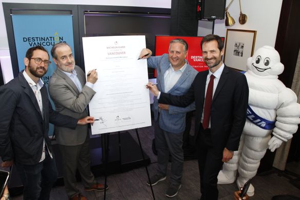 From left to right: Chef Matthew Kammerer, The Harbour House Inn Royce Chwin, President & CEO, Destination Vancouver Kennedy Stewart, Mayor of Vancouver Gwendal Poullennec, International Director, MICHELIN Guides The Michelin Man