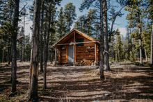 Adventure camp, cabin, Big Creek Guest Ranch, British Columbia