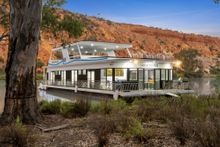 High River luxury houseboat