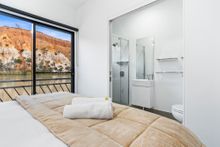 High River luxury houseboat bedroom